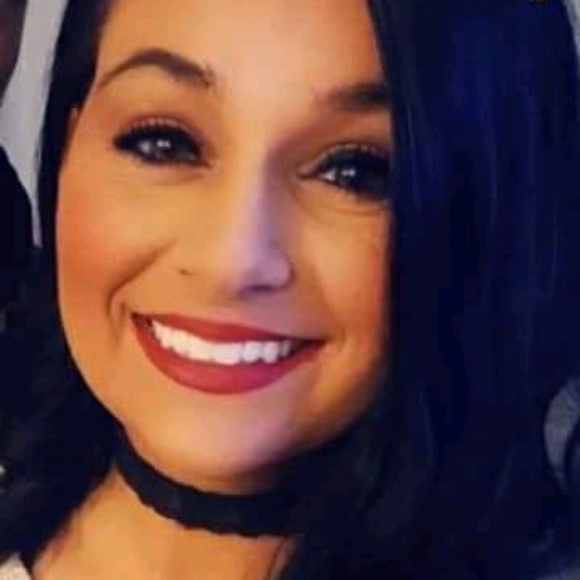 Profile Picture of Kim Stout (@kimberlystout92) on Poshmark