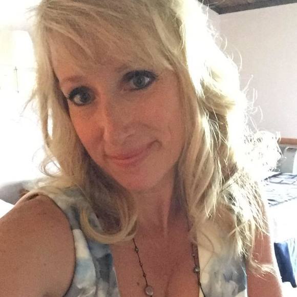 Profile Picture of Julia Woodruff (@jmwc1) on Poshmark