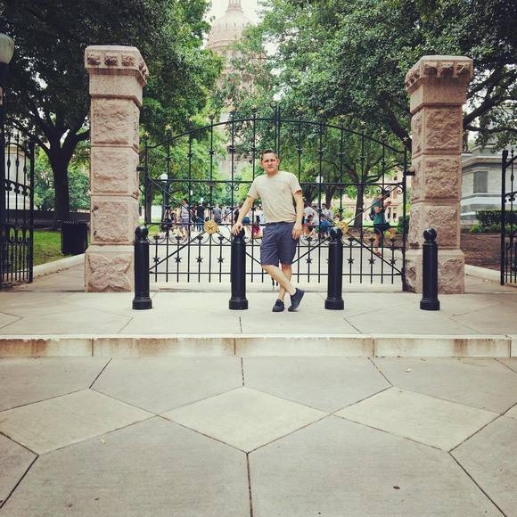 Profile Picture of Danilo Flores (@lagoshector8) on Poshmark