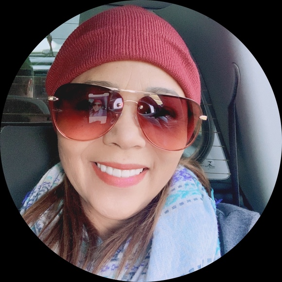 Profile Picture of Lisbeth Alvarez (@lisbetha71) on Poshmark