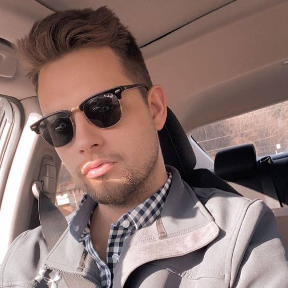 Profile Picture of Dustin Saylor (@dustinsaylor) on Poshmark