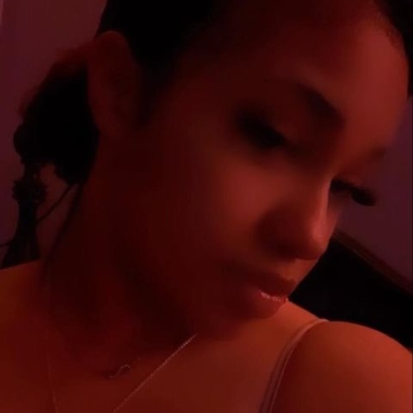 Profile Picture of Surraya Popham (@surrayyyaaaa) on Poshmark