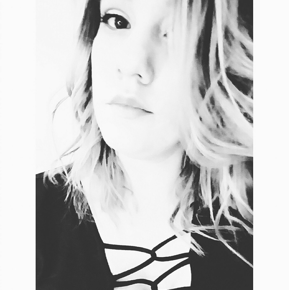 Profile Picture of Sara Peterson (@saraa_mariee13) on Poshmark