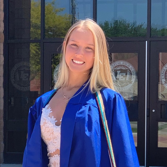 Profile Picture of Chloe Pitlock (@chloepitlock) on Poshmark