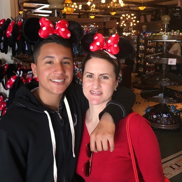 Profile Picture of Virginia Alvarez (@virginiaalva602) on Poshmark