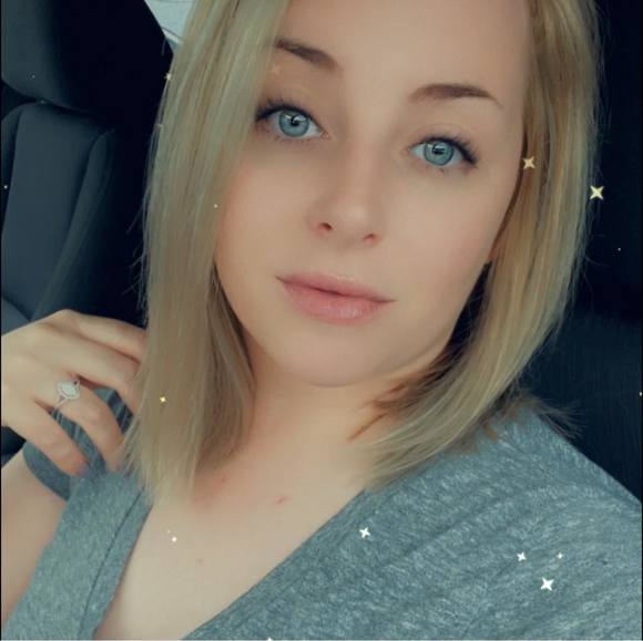 Profile Picture of Jessica Engels (@x0xjessxbabii) on Poshmark