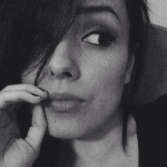 Profile Picture of Alicia Lara (@ac_laraa) on Poshmark