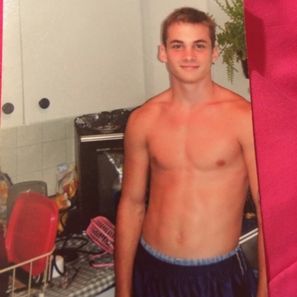 Profile Picture of Zack Taylor (@zacktoturnt) on Poshmark