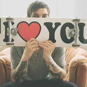 Profile Picture of Casey Derr (@0penUPandsayAHH) on Twitter