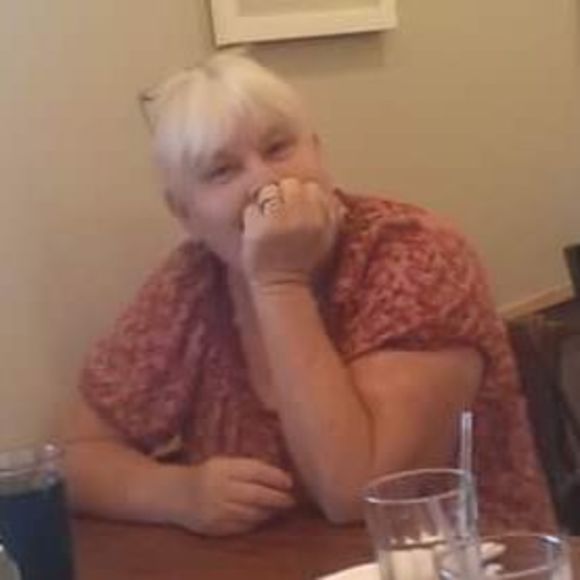 Profile Picture of Lynn Hooker (@lynnh2013) on Poshmark