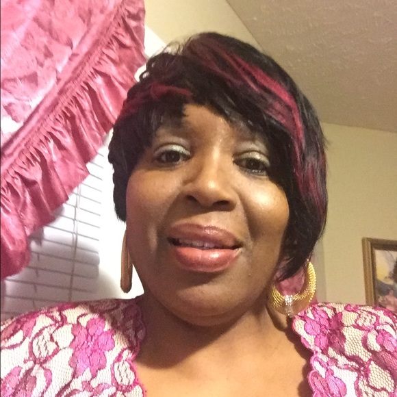 Profile Picture of Denise Clayton (@fullofglory7) on Poshmark