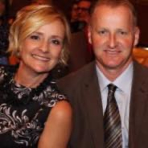 Profile Picture of Johnandtrish Veltman (@jtveltman) on Poshmark