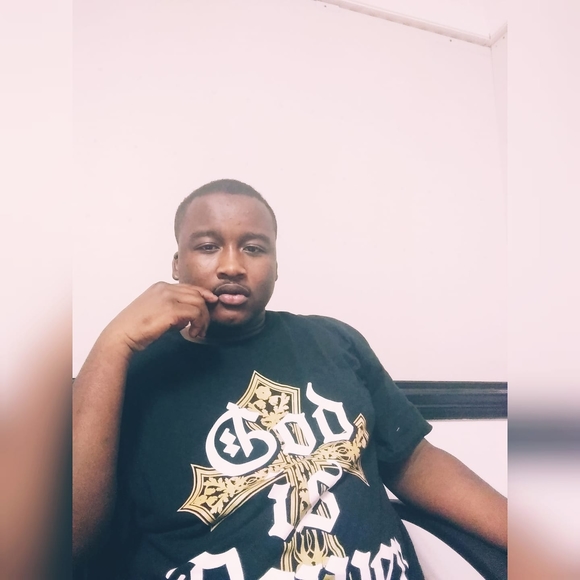 Profile Picture of Tramaine Winborne (@tmaine45) on Poshmark