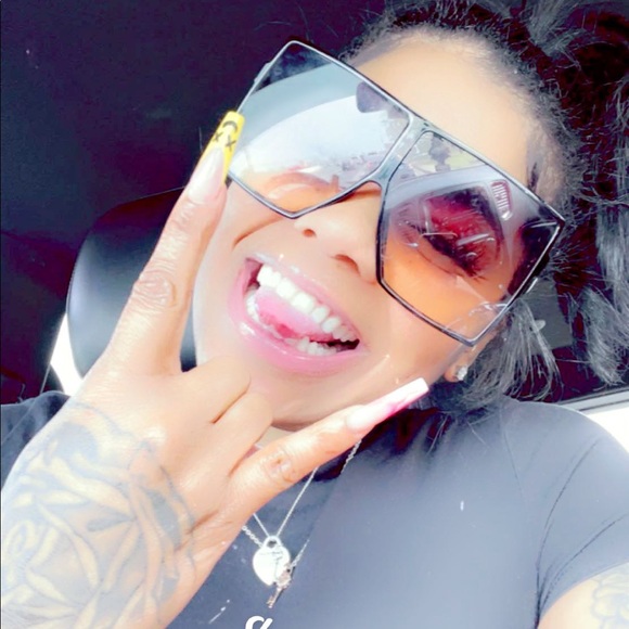 Profile Picture of Erika Tanner (@erikahabit34) on Poshmark