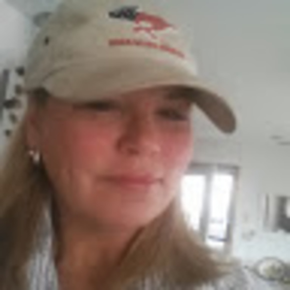 Profile Picture of Doris Hunter (@dfangsrud) on Poshmark