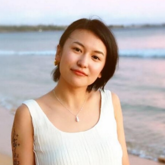 Profile Picture of Tong Zhang (@tongzhang) on Poshmark