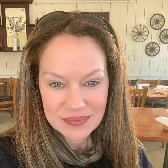 Lori Quinno - Poshmark Profile Picture of Lori Quinno (@lquinno) on Poshmark