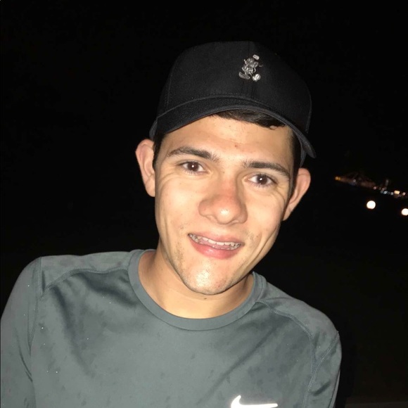 Profile Picture of Michael Zidek (@zidekmmz) on Poshmark