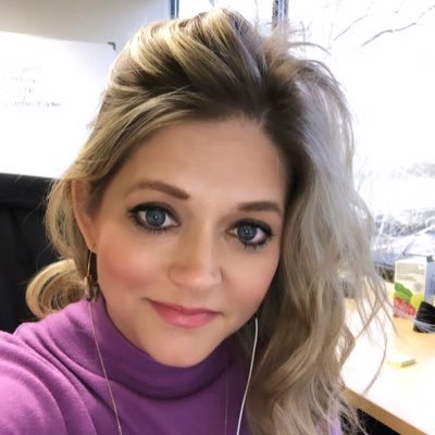 Profile Picture of Anna Powell (@annapowell27) on Twitter