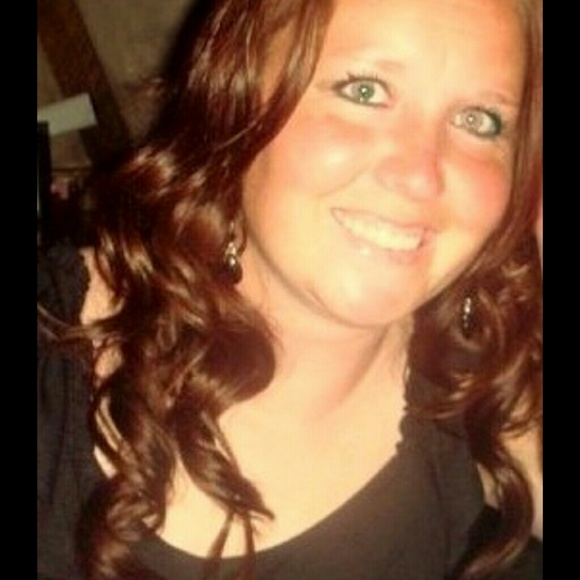 Profile Picture of Amber Cornell (@acornell726) on Poshmark