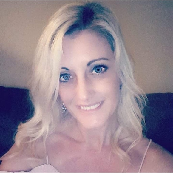 Dawn Buras - Poshmark Profile Picture of Dawn Buras (@myfashion13) on Poshmark