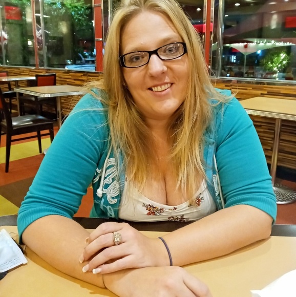 Profile Picture of Joanna Deptula (@jaejae5120) on Poshmark