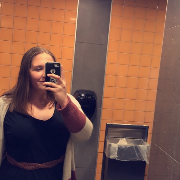 Profile Picture of Gillian Merklinger (@gillianmerk785) on Poshmark