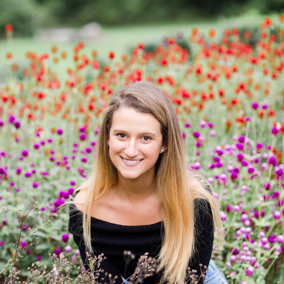 Profile Picture of Allyson Nofsinger (@allynofs) on Poshmark