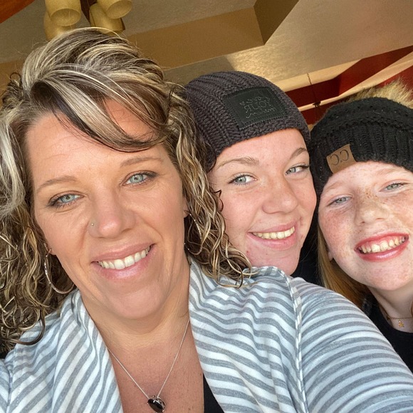 Profile Picture of Shawna Mcfadden (@shawnamcfadd802) on Poshmark
