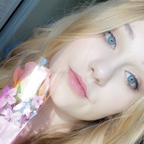 Profile Picture of Lilye Ermann (@lilye_e) on Poshmark