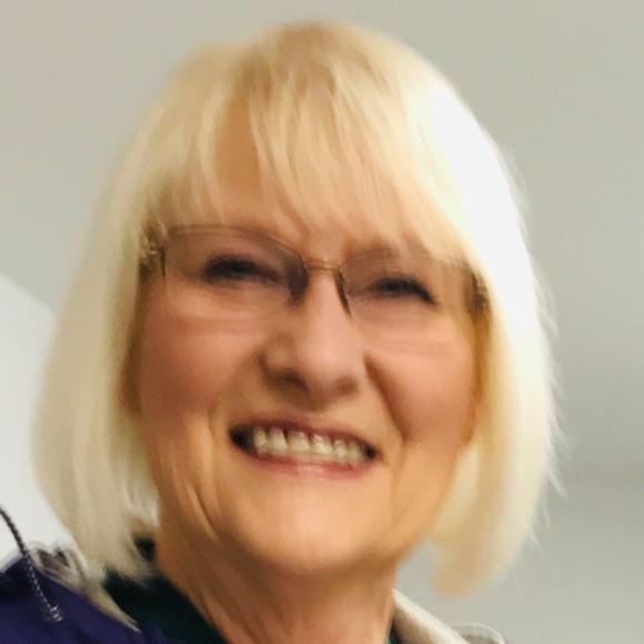 Profile Picture of Sandra Knight (@dhs9a53) on Poshmark