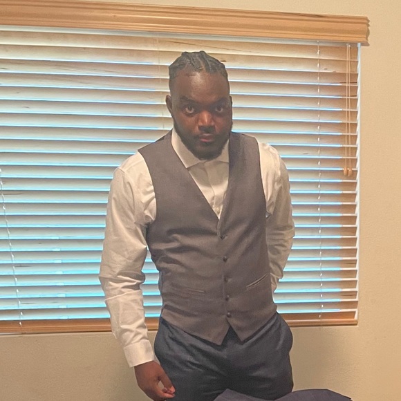 Profile Picture of Adrian Gardner (@adrgar5) on Poshmark