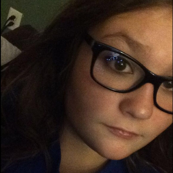 Profile Picture of Paige Cano (@minipeablo) on Poshmark