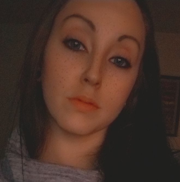 Daniele Salsman - Poshmark Profile Picture of Daniele Salsman (@danieleerinlove) on Poshmark