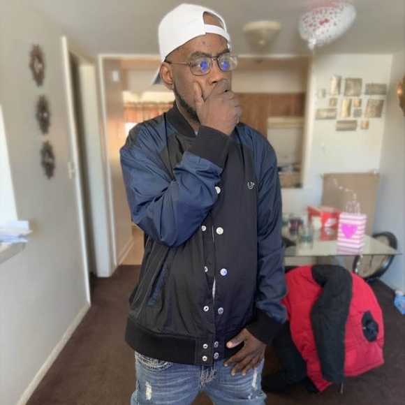 Profile Picture of Danny Glover (@jeremiahmoore45) on Poshmark