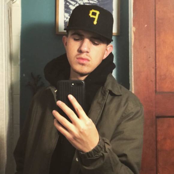 Profile Picture of Leo Correa (@leonel_correa) on Poshmark