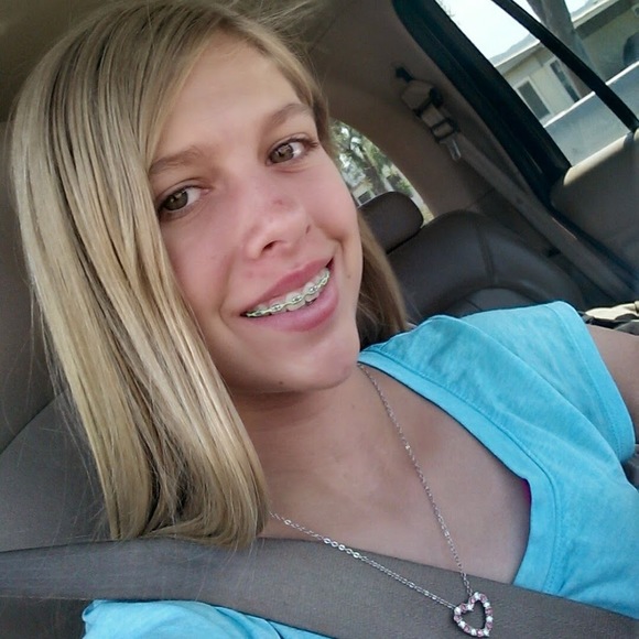 Janna Scott - Poshmark Profile Picture of Janna Scott (@glitter4ev) on Poshmark