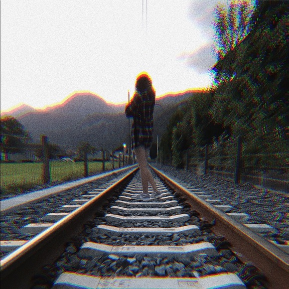 Profile Picture of Alyx Weinell (@alyx_00) on Poshmark