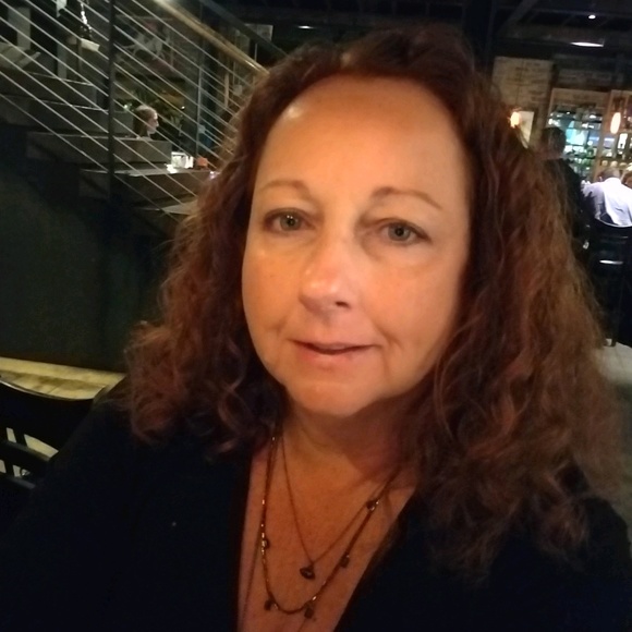 Profile Picture of Lisa Croissant (@lil516) on Poshmark