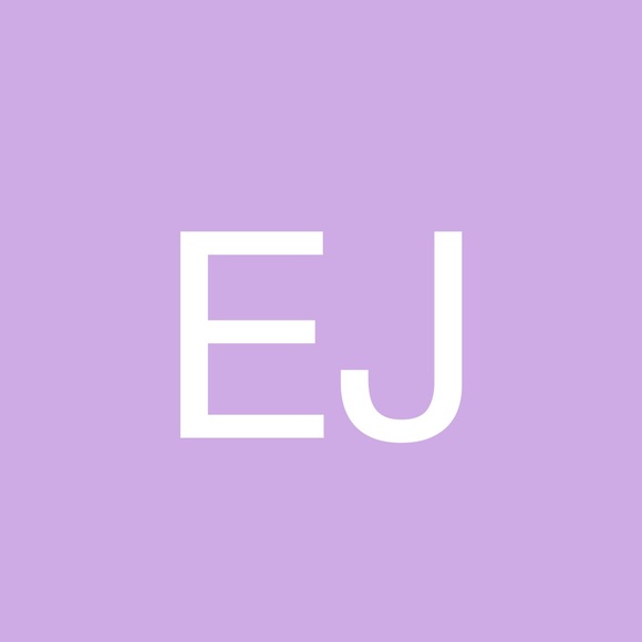 Profile Picture of Eleanor James (@ellievjames) on Poshmark