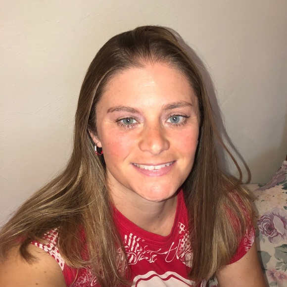 Profile Picture of Danielle Fowler (@dnf99) on Poshmark