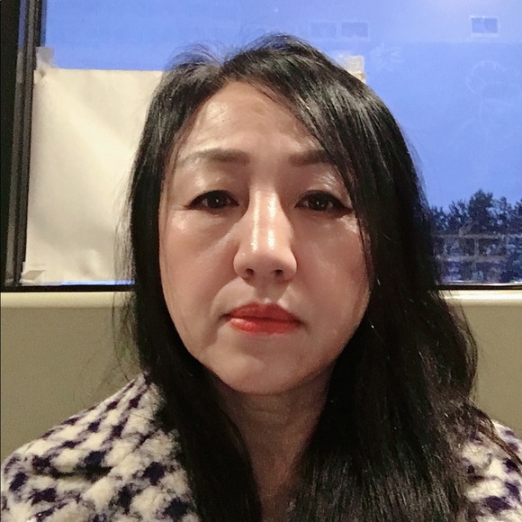 Profile Picture of Jinseon Hwang (@jinseonhwang) on Poshmark