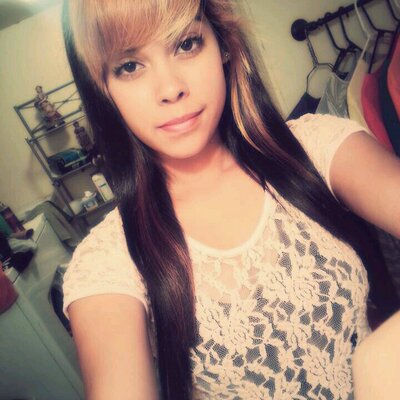 Profile Picture of Nichole Lara ♥ (@yo_itsnicholee) on Twitter