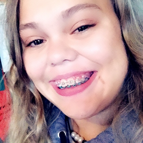 Profile Picture of Isabell Shealy (@izzy_shealy) on Poshmark
