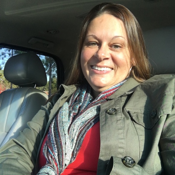 Profile Picture of Carolyn Manning (@ruslip) on Poshmark