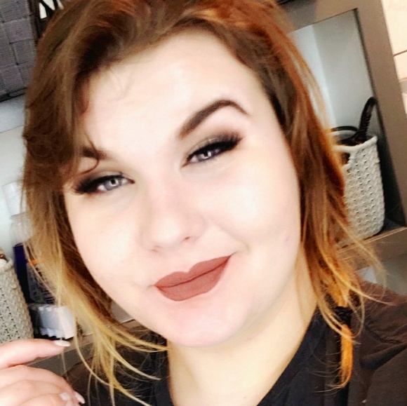 Profile Picture of Jade Lamb (@superfruit500) on Poshmark