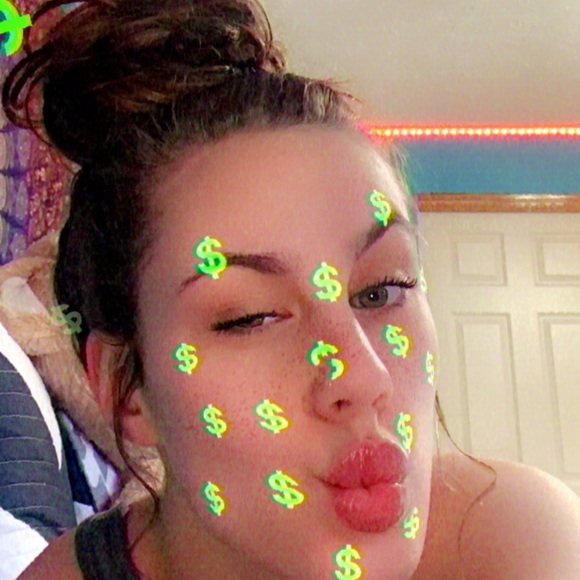 Profile Picture of Adeline Endicott (@adelineendicott) on Poshmark