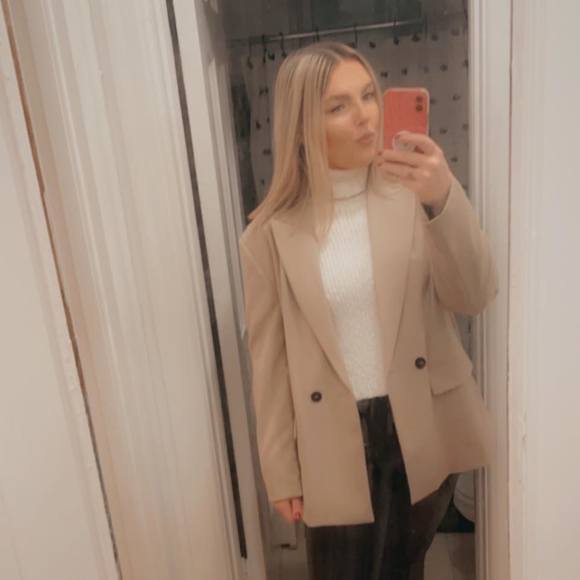 Profile Picture of Casey Neulieb (@cneulieb) on Poshmark