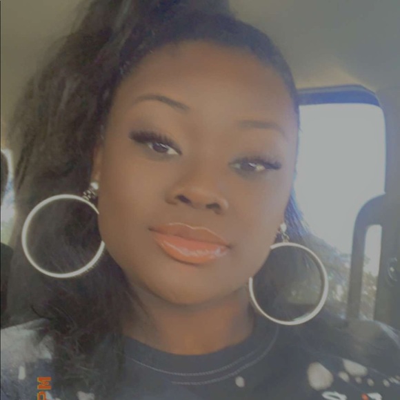 Profile Picture of Kk Threet (@kthreetwife) on Poshmark