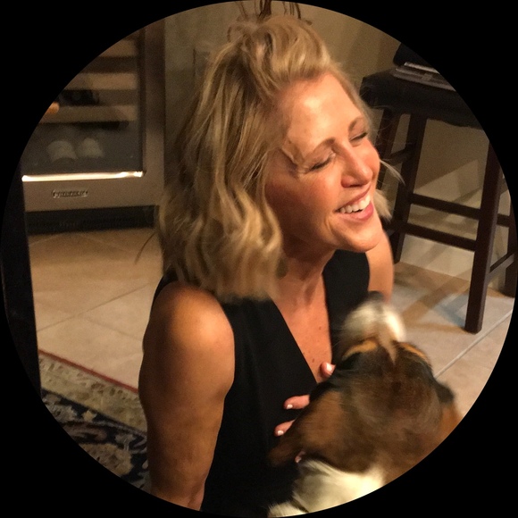 Profile Picture of Lynne Key (@shopmetoo) on Poshmark